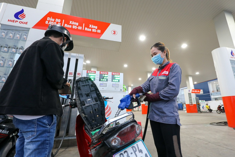 Giá xăng giảm về hơn 20.000 đồng/lít