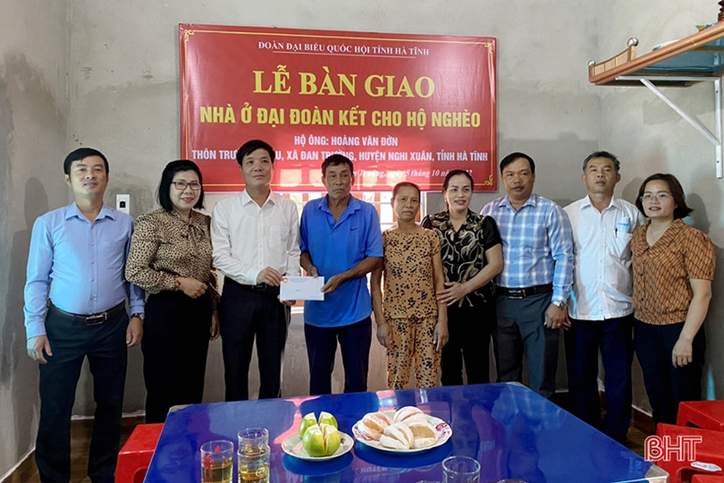 Đoàn đại biểu Quốc hội Hà Tĩnh hỗ trợ xây dựng 2 nhà nhân ái ở Nghi Xuân