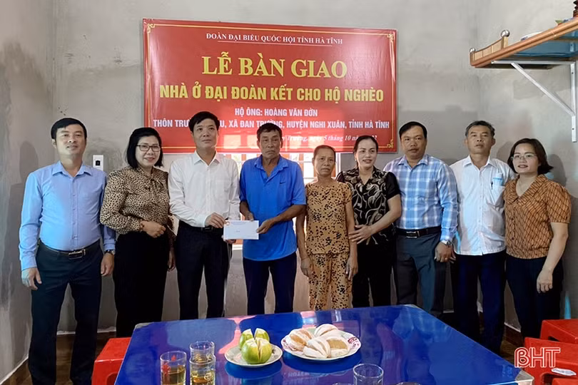 Đoàn đại biểu Quốc hội Hà Tĩnh hỗ trợ xây dựng 2 nhà nhân ái ở Nghi Xuân