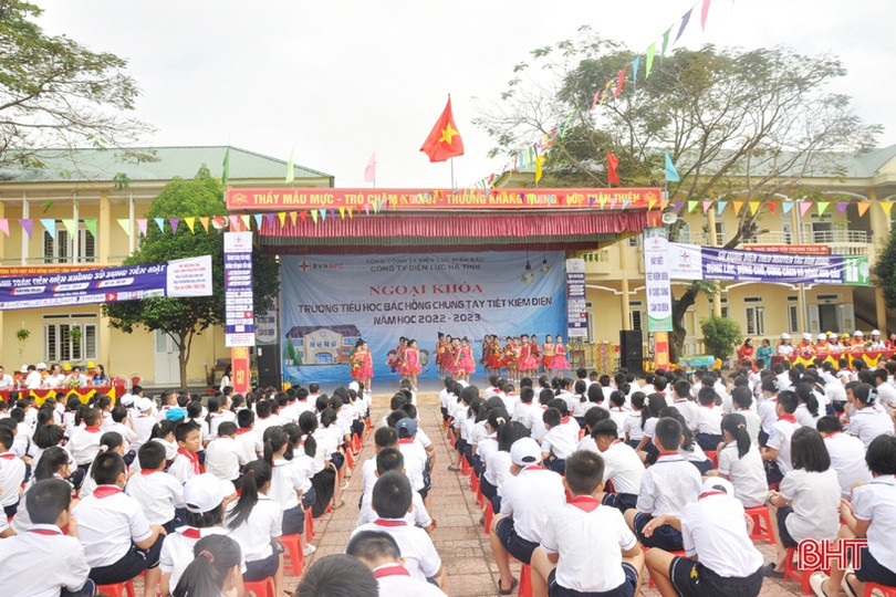 Gần 1.200 học sinh tiểu học ở Hà Tĩnh học cách tiết kiệm điện