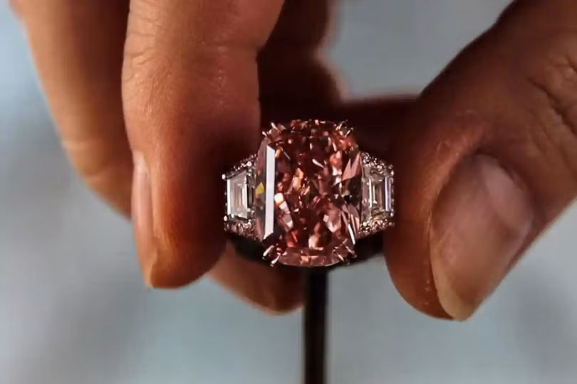 Viên kim cương hồng có giá trị cao kỷ lục thế giới