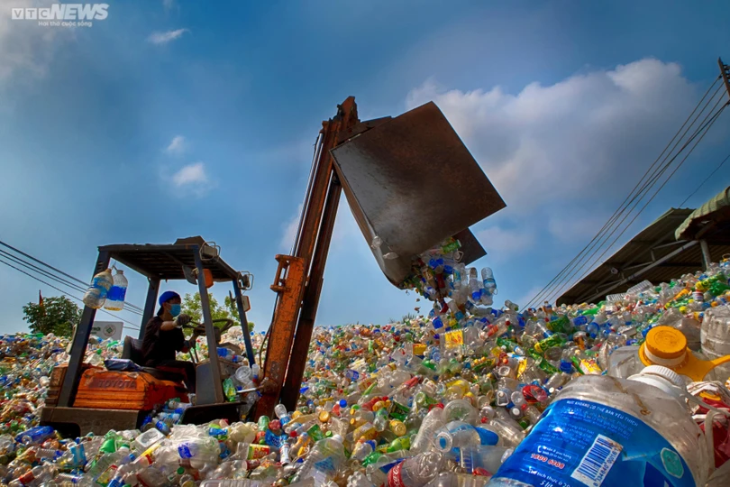 Những bức ảnh rác thải nhựa đại dương của các tác giả nước ngoài