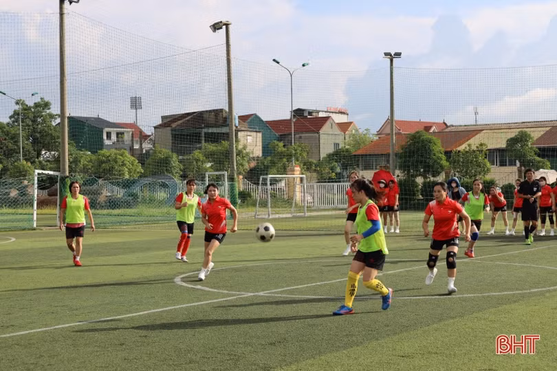 12 đội tranh tài Giải Bóng đá nữ TP Hà Tĩnh năm 2022