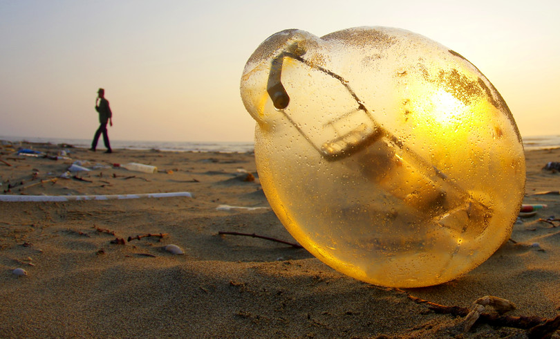 Những bức ảnh rác thải nhựa đại dương của các tác giả nước ngoài