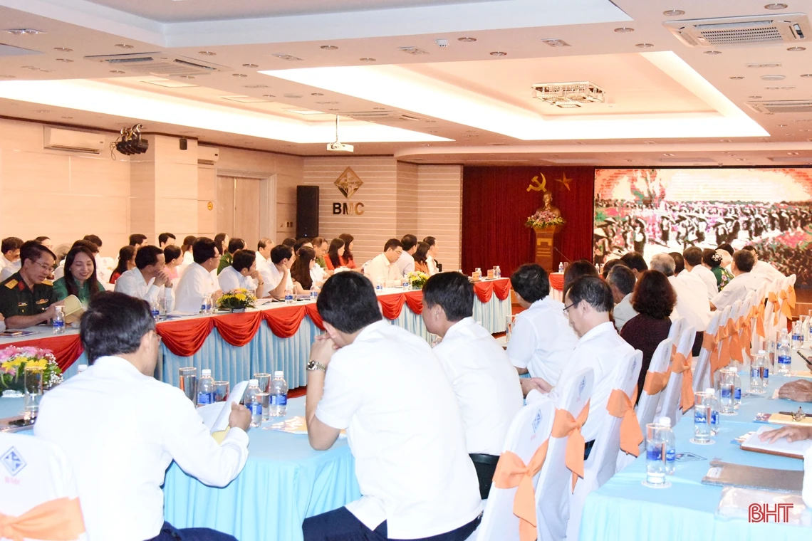 Ban Dân vận Tỉnh ủy Hà Tĩnh đón nhận Huân chương Lao động hạng Nhất