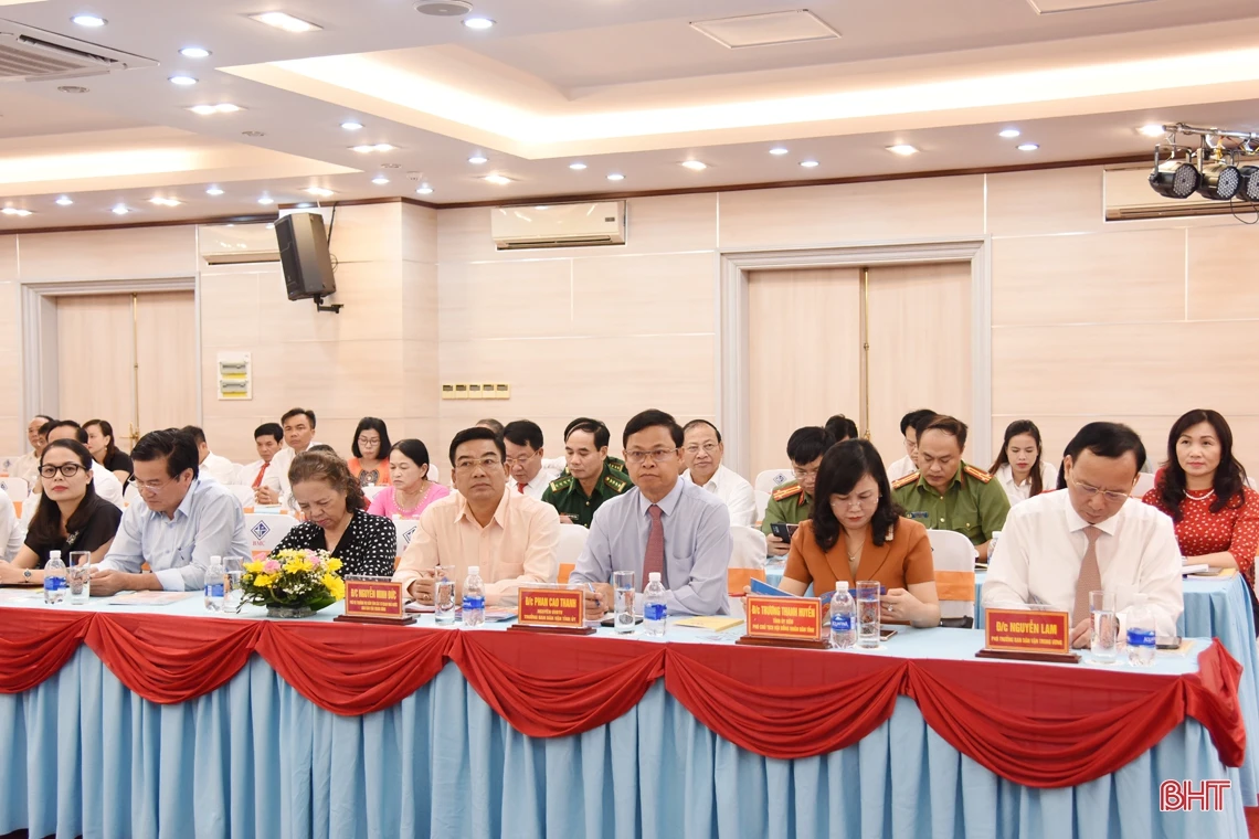 Ban Dân vận Tỉnh ủy Hà Tĩnh đón nhận Huân chương Lao động hạng Nhất