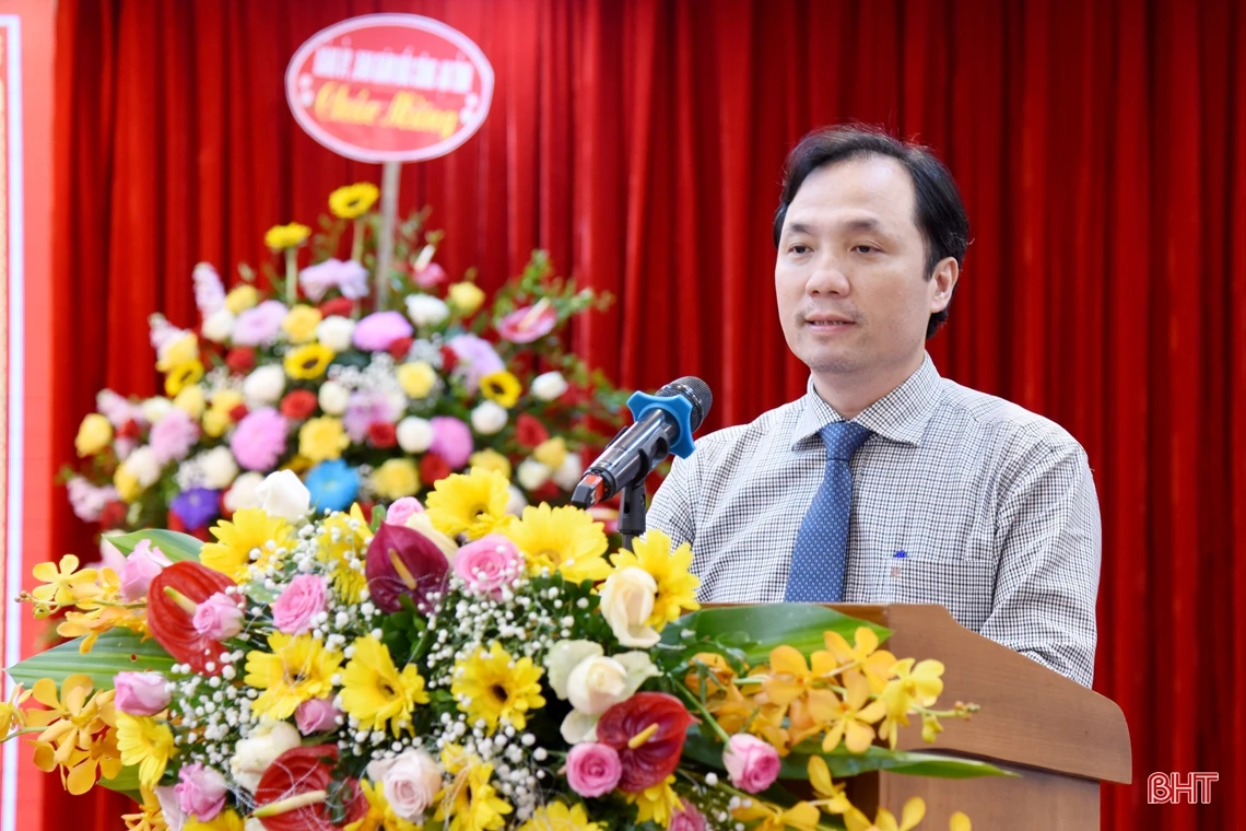 Ban Dân vận Tỉnh ủy Hà Tĩnh đón nhận Huân chương Lao động hạng Nhất