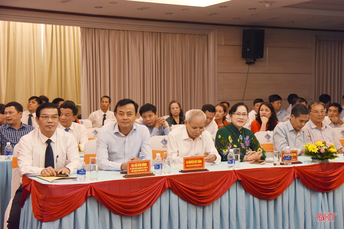 Ban Dân vận Tỉnh ủy Hà Tĩnh đón nhận Huân chương Lao động hạng Nhất