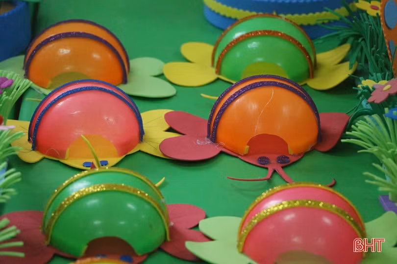 “Ngộ nghĩnh” những món đồ chơi cho bé dưới bàn tay của cô giáo mầm non Hà Tĩnh