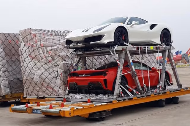 Cặp đôi Ferrari 488 Pista đầu tiên về Việt Nam, nguồn gốc vẫn bí ẩn