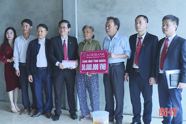 Agribank Thành Sen bàn giao 2 nhà tình nghĩa cho hộ nghèo TP. Hà Tĩnh