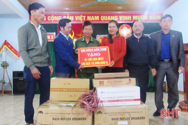 Hội Nông dân Hà Tĩnh bàn giao nhà tình nghĩa cho hội viên nghèo