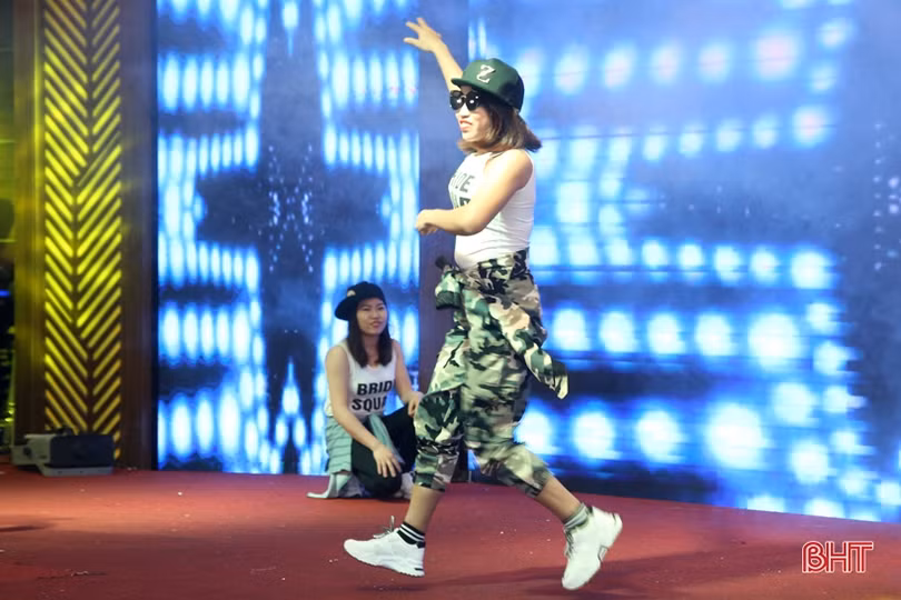 Sôi động cùng “Talent show” mừng ngày 20/11 của Trường Albert Einstein