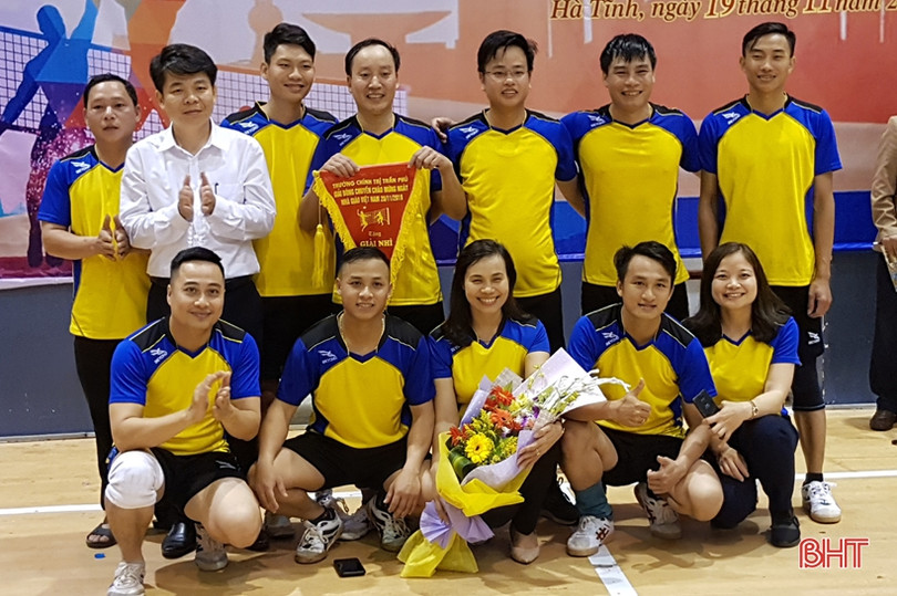 Hấp dẫn Giải Bóng chuyền mừng ngày 20/11 ở Trường Chính trị Trần Phú