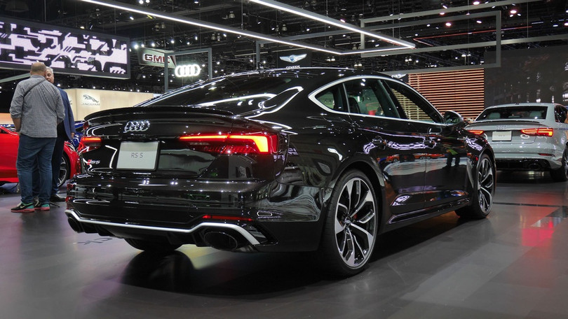 Audi RS 5 mới gây ấn tượng với phiên bản Báo đen