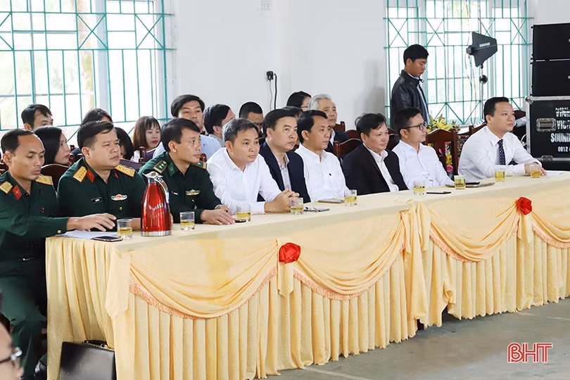 Học sinh Hương Sơn hào hứng với triển lãm “Hoàng Sa, Trường Sa của Việt Nam - những bằng chứng lịch sử và pháp lý”