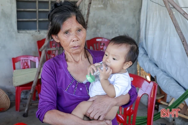 Mẹ đột ngột ra đi, 3 trẻ thơ ngơ ngác giữa muôn nỗi thiệt thòi