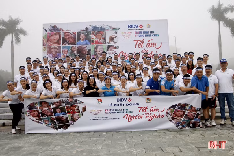 Chạy việt dã “Nụ cười BIDV - Tết ấm cho người nghèo” ở Hà Tĩnh