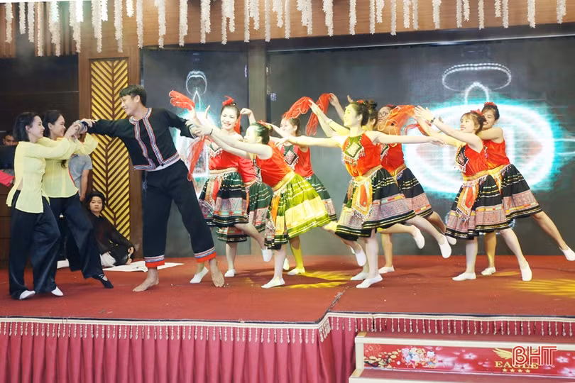 Sôi động cùng “Talent show” mừng ngày 20/11 của Trường Albert Einstein