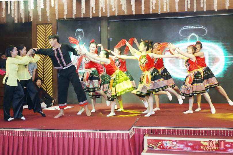 Sôi động cùng “Talent show” mừng ngày 20/11 của Trường Albert Einstein