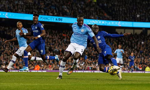 Bản lĩnh lên tiếng, Man City đưa Chelsea trở lại mặt đất
