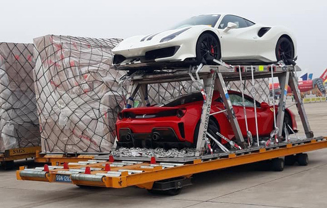 Cặp đôi Ferrari 488 Pista đầu tiên về Việt Nam, nguồn gốc vẫn bí ẩn