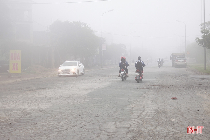 Hà Tĩnh lãng đãng như Đà Lạt khi sương mù dày đặc phủ kín mọi ngả đường