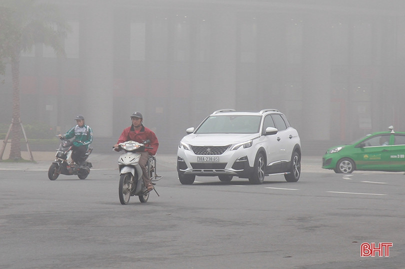 Hà Tĩnh lãng đãng như Đà Lạt khi sương mù dày đặc phủ kín mọi ngả đường