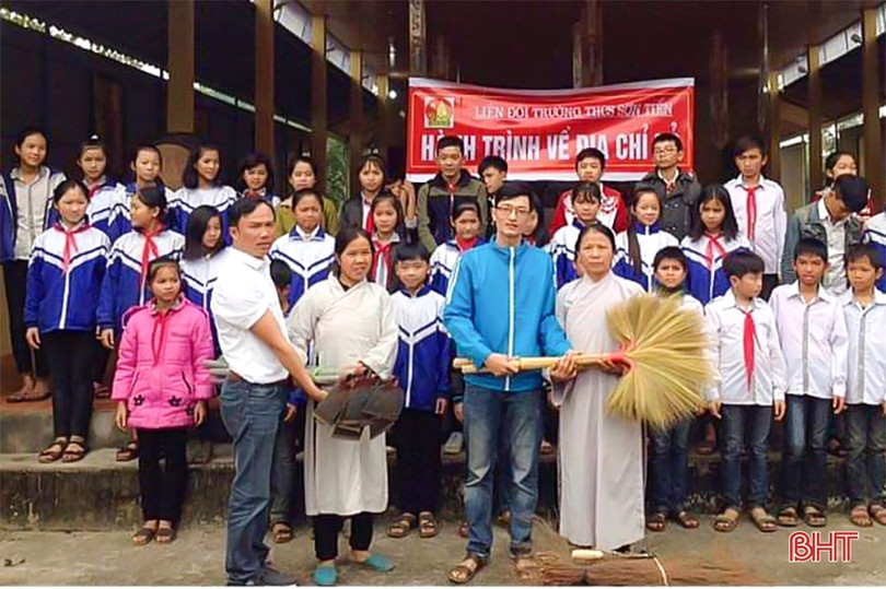 Thầy giáo trẻ “thổi” luồng gió mới vào hoạt động đoàn - đội ở huyện miền núi Hà Tĩnh