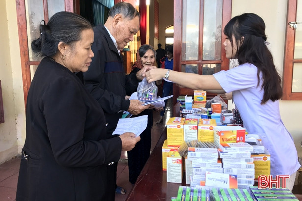 Formosa Hà Tĩnh phối hợp khám, cấp thuốc miễn phí cho gần 200 người dân