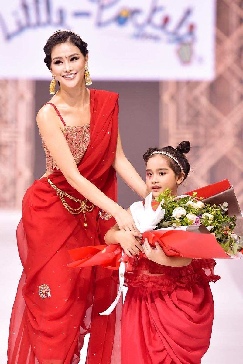 hoa hậu phương khánh gợi cảm hóa cô dâu ấn độ diễn vedette hình 5 Hoa hậu Phương Khánh gợi cảm hóa cô dâu Ấn Độ diễn vedette