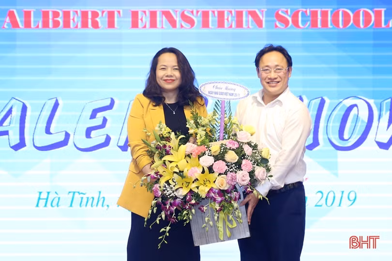 Sôi động cùng “Talent show” mừng ngày 20/11 của Trường Albert Einstein