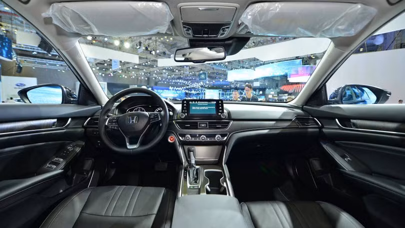 Đấu Toyota Camry, Honda Accord an toàn tới mức nào?