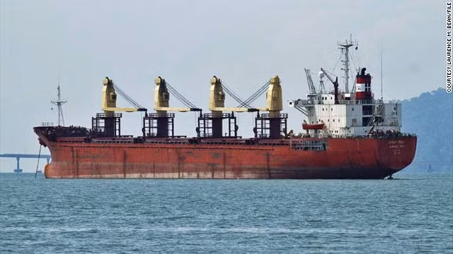 Tổng thống Hàn Quốc đốc thúc cứu hộ tàu bị cháy có 6 thuyền viên Việt Nam