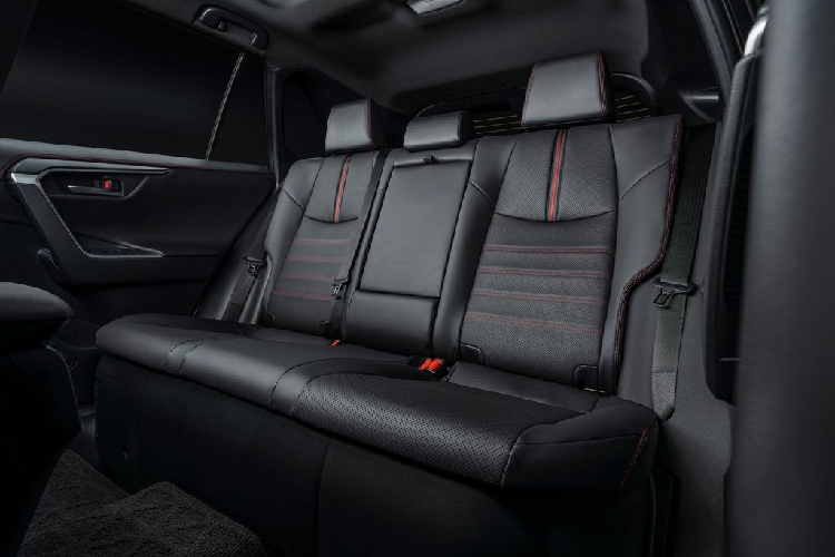 Chi tiết Toyota RAV4 Prime 2021: mạnh và tiết kiệm nhất - Hình 8 Chi tiết Toyota RAV4 Prime 2021: Mạnh và tiết kiệm nhất