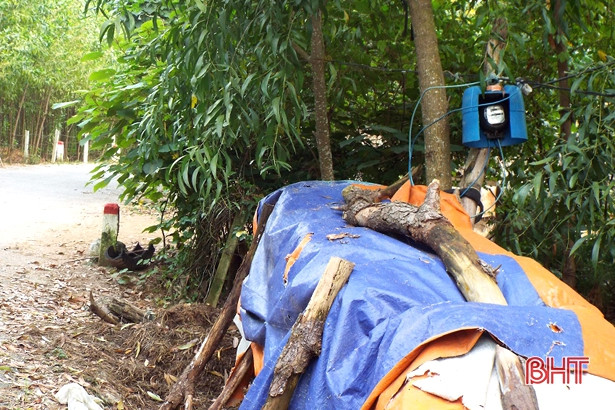 Nguy cơ mất an toàn khi công tơ điện mắc vào tường rào, cọc tiêu ở Can Lộc