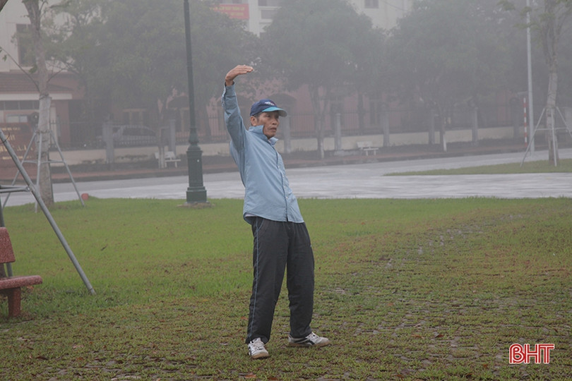 Hà Tĩnh lãng đãng như Đà Lạt khi sương mù dày đặc phủ kín mọi ngả đường