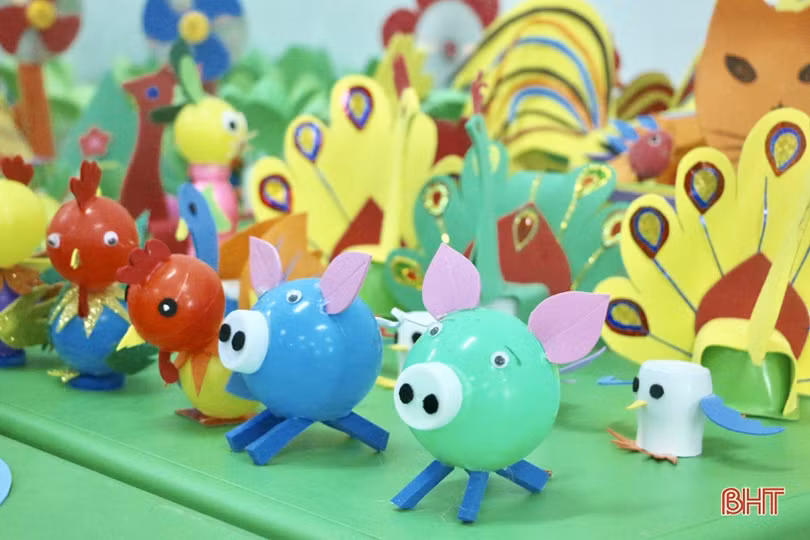 “Ngộ nghĩnh” những món đồ chơi cho bé dưới bàn tay của cô giáo mầm non Hà Tĩnh