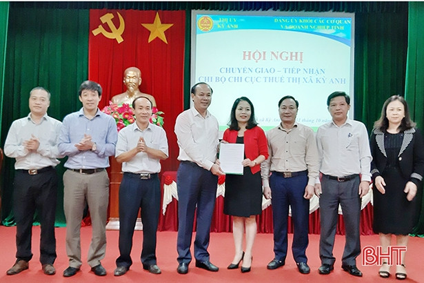Đảng bộ Cục Thuế Hà Tĩnh tiếp nhận 13 tổ chức đảng chi cục thuế địa phương
