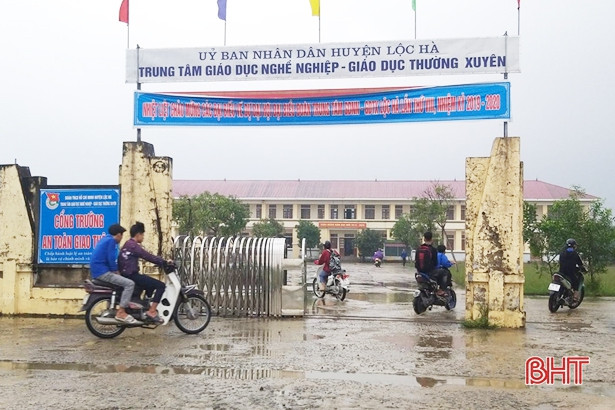 Bị đâm thủng bụng, một học sinh lớp 10 phải nhập viện cấp cứu