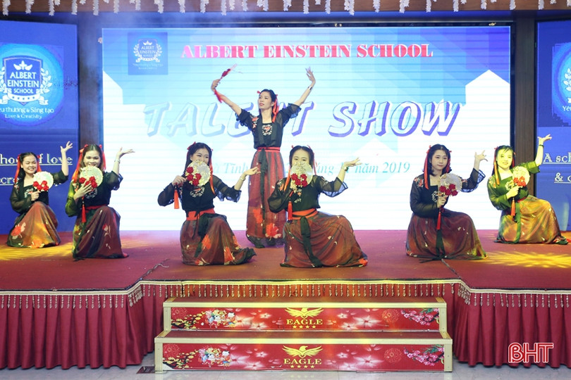 Sôi động cùng “Talent show” mừng ngày 20/11 của Trường Albert Einstein