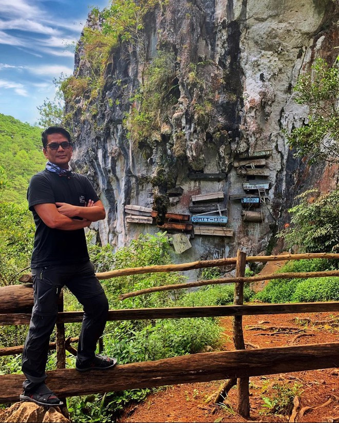 Tục treo quan tài trên vách đá ở Philippines