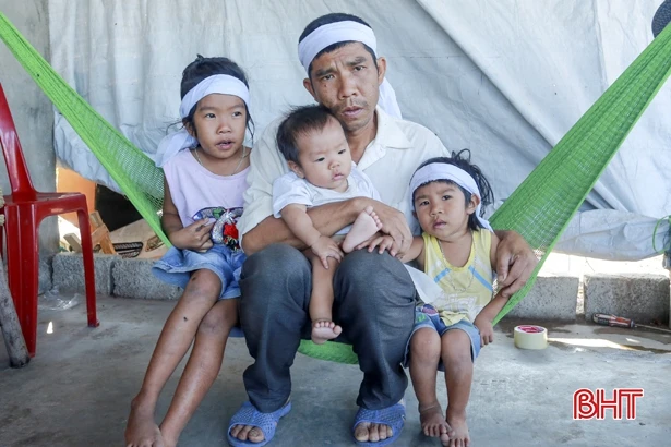 Mẹ đột ngột ra đi, 3 trẻ thơ ngơ ngác giữa muôn nỗi thiệt thòi