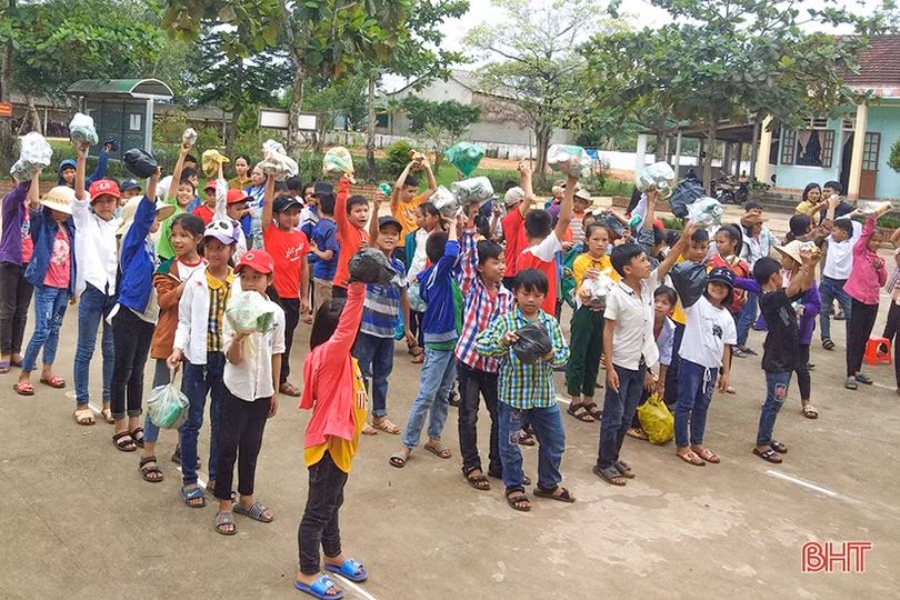 Thầy giáo trẻ “thổi” luồng gió mới vào hoạt động đoàn - đội ở huyện miền núi Hà Tĩnh