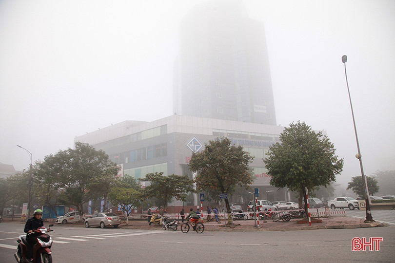 Hà Tĩnh lãng đãng như Đà Lạt khi sương mù dày đặc phủ kín mọi ngả đường