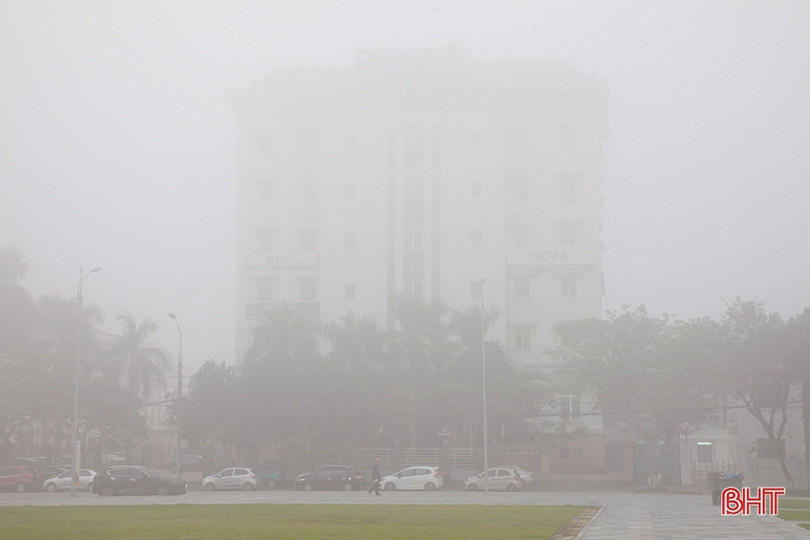 Hà Tĩnh lãng đãng như Đà Lạt khi sương mù dày đặc phủ kín mọi ngả đường