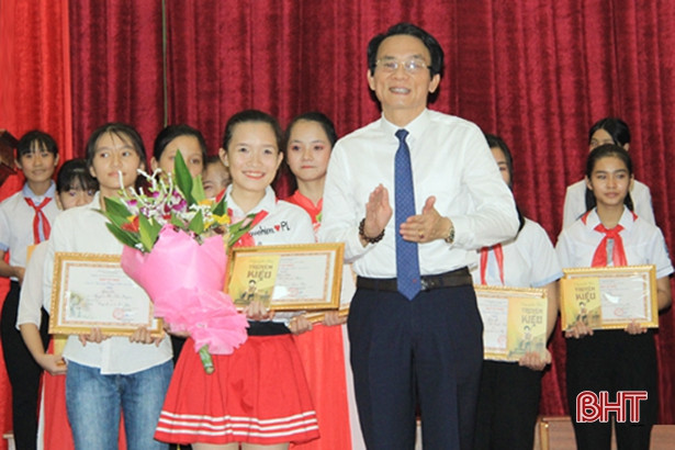 Học sinh, giáo viên Nghi Xuân thi đọc thuộc truyện Kiều