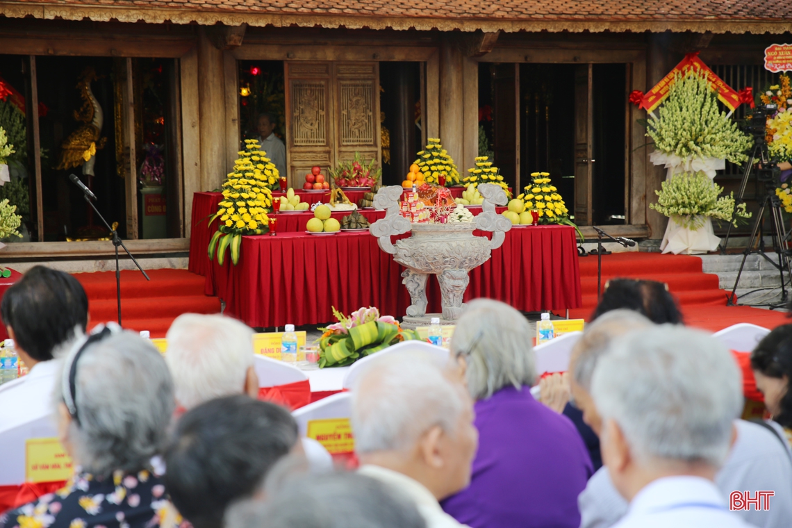 Du khách thập phương về Tiên Điền tưởng niệm Đại thi hào Nguyễn Du