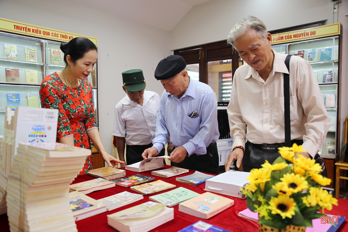 Du khách thập phương về Tiên Điền tưởng niệm Đại thi hào Nguyễn Du