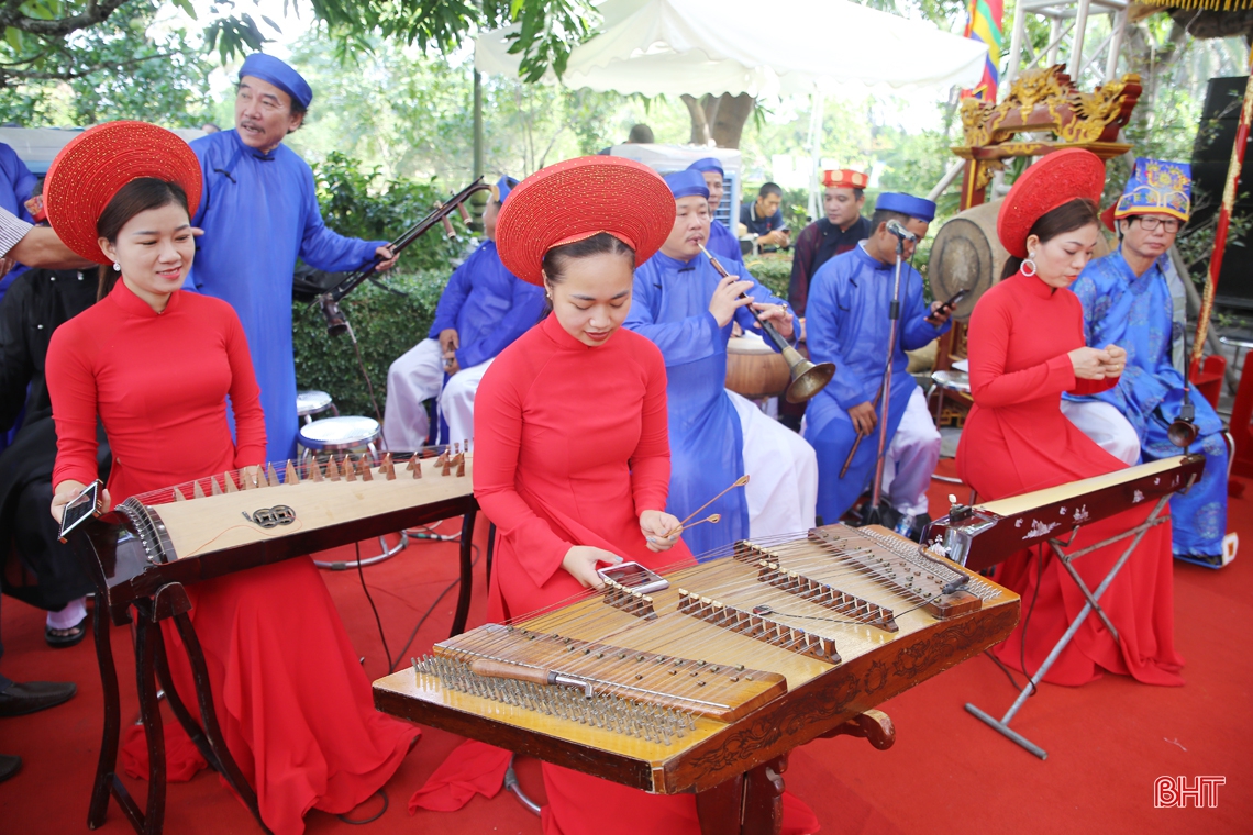Du khách thập phương về Tiên Điền tưởng niệm Đại thi hào Nguyễn Du